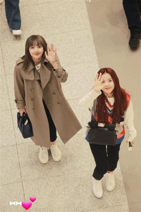 blackpink airport 2019 jennie and rosé kim jennie south korean girls korean girl groups