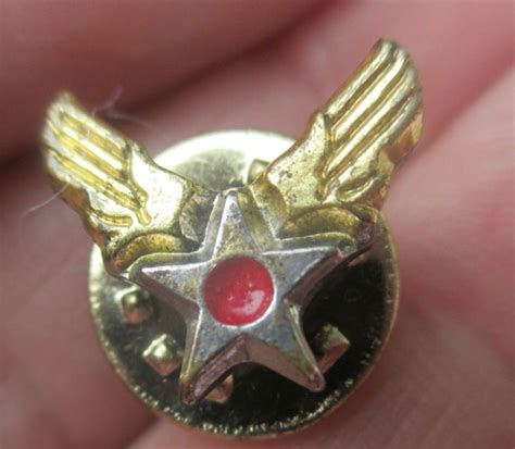 World War 2 Army Air Corps Winged Star Honorable Discharge Pin