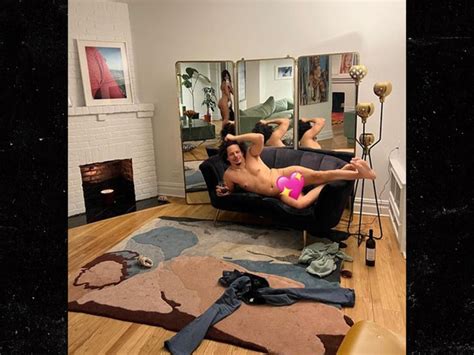 Emily Ratajkowski With Underboob Porn Pic My Xxx Hot Girl