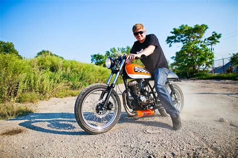Los combatientes americanos de la ii guerra mundial que vinieron a europa y conocieron máquinas diferentes en los campos de campaña. 2013 Cleveland CycleWerks Ace Standard Review