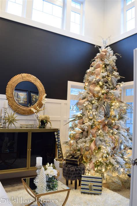 Match your garland accessories to wall art and decor throughout the space rather than using the classic. How to Decorate your Christmas Tree like a pro! - Style ...