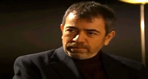 Türkiye'de izlenme rekoru kıran kurtlar vadisi dizinde baron mehmet karahallı rolünü oynayan zafer ergin, dizinin gençlere kötü örnek olduğunu belirterek eleştirilerde bulundu. Kurtlar Vadisi oyuncuları kim? Kurtlar Vadisi dizisi ...
