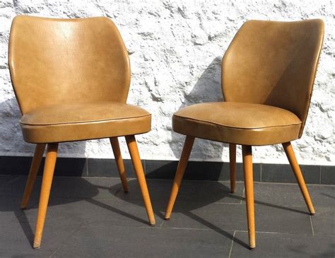 Dank ihres ikonischen designs mit geschwungener lehne und dem minimalistischen look wirken sie dabei jedoch noch immer supermodern. 60s Cocktail Sessel in Leder von Thonet | Sessel, Vintage ...