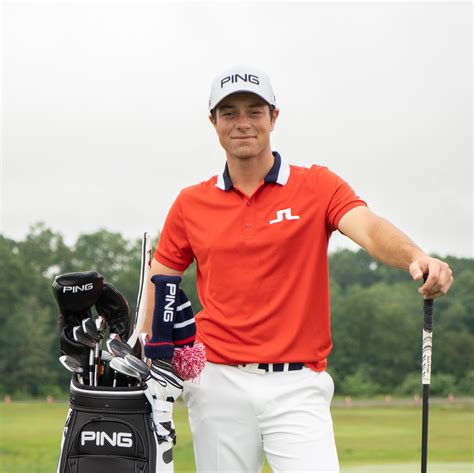 Sight line on hovland's putter set to aid taking putter back slightly to outside? Viktor Hovland Turns Pro, Signs with Ping - The Golf Wire