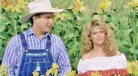 Young Garth Brooks Cant Stop Laughing During Famous Hee Haw Sketch
