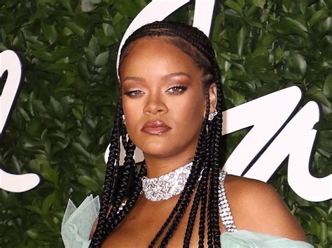 Ihre Gang Rihanna Teilt Neue Schwangerschaftsbilder Auf Instagram