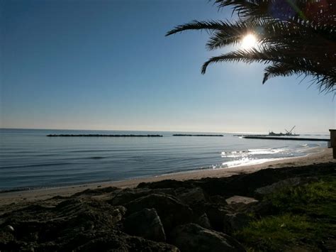 In triest warten einige im 19. Martinsicuro | Martinsicuro, Outdoor, Beach