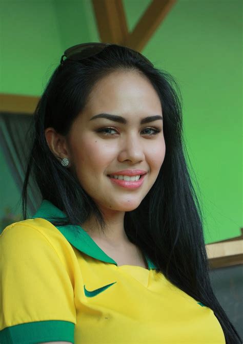 Jun 12, 2021 · klarifikasi disampaikan demi meluruskan kabar bahwa dirinya marah akibat sikap kartika putri. Indonesia Headliners Bio: Kartika Putri, Tampil Berani