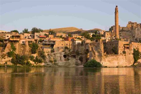 Hasankeyf'in yeni görüntüsü sosyal medyada gündem oldu. Addio all'antica città millenaria di Hasankeyf in Turchia ...