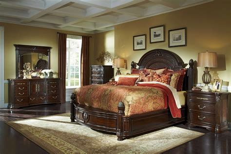 The purity and elegance of the offerings are realized from an acute sense of scale and spatial relationship. Traditional Bedroom Sets | Villagio Bedroom Set