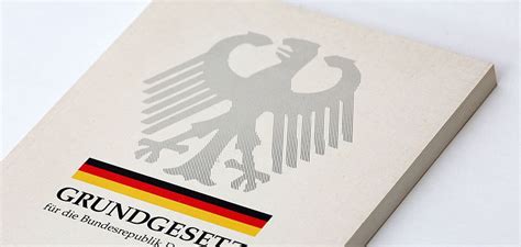 Die mappe grundgesetz für einsteiger verfolgt trotz ihrer zum teil spielerischen und niedrigschwelligen gestaltung einen kompetenzorientierten ansatz. Bezahlbares Wohnen als Grundrecht im Grundgesetz ...