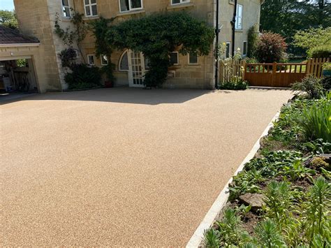 Brighton driveways installers of a wide variety of resin bound gravel driveways, tarmac, bloick paving, landscaping and patios for brighton and sussex. Sussex Resin | Driveways | Resin Bonded Stone Surfacing