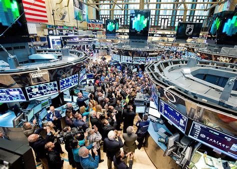 According to official data, the exchange has slapped fines on an increasing number of nyse floor brokerages for violating the rule, which helps establish. 5 Ways Public Companies Are Better Than Private Companies ...