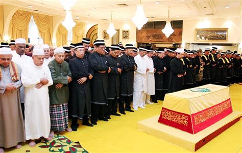 Images of majesty kini dibuka kepada tatapan umum secara percuma selama setahun di galeri sultan abdul halim di alor setar. Timbalan Mufti Kedah, Syeikh Marwazi Dziyauddin ...