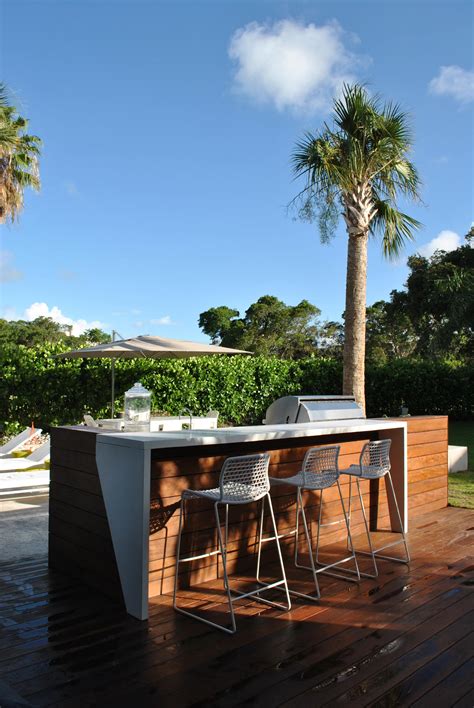 Modern Outdoor Kitchen Bar