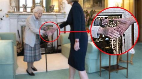 La mancha en la mano de Isabel II hizo saltar las alarmas en su última aparición pública