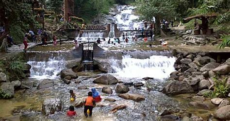 Kawasan air terjun ini tidak terlalu besar, kawasan tadahan juga tidak terlalu lapang & pada musim kemarau sangat kurang. 8 Tempat menarik Di Kedah Wajib Pergi 2017 - Bidadari.My