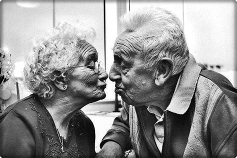 Old Is Gold Old People Love Old Folks Old Love Older Couples Couples In Love Vieux