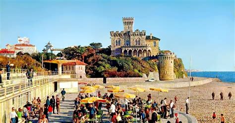 We sat inside the restaurant, it being mighty hot, but our table had a good view of the sea. Retratos de Portugal: Estoril - Praia do Tamariz