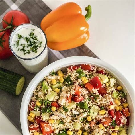 Ideal für unterwegs oder als lunch für zuhause. Couscous-Salat mit Joghurt-Zitronen Dressing - Reiseschmaus