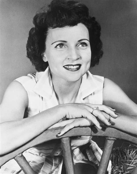 14 Young Pictures Of Betty White Photos Majic 945