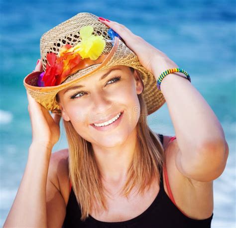 Bella Ragazza Sulla Spiaggia 6 Fotografia Stock Immagine Di Persona