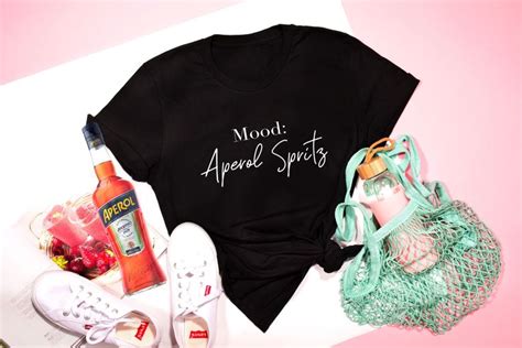Scegli la consegna gratis per riparmiare di più. Mood: Aperol Spritz T-Shirt Perfect present idea for ...