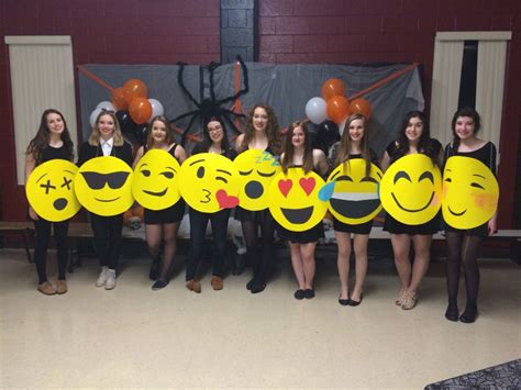 Diy Emoji Costumes Teacher Halloween Costumes Group Teachers Halloween Halloween School