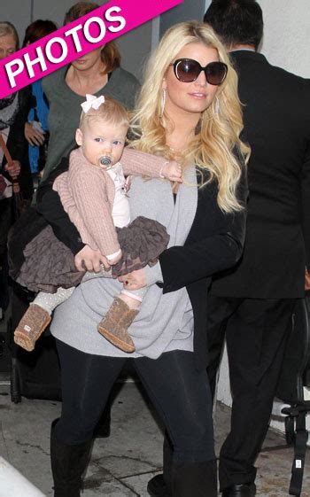Hiding A Baby Bump Jessica Simpson Shows Off Slender Legs But Covers