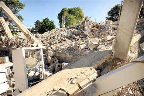 Fileearthquake Damage In Jacmel 2010 01 17 12 Wikimedia Commons