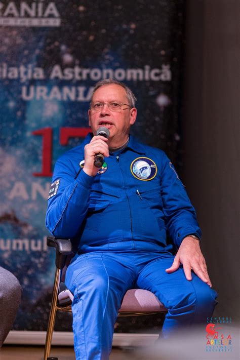 The ep was named after the first and only romanian that reached the space in 1981, dumitru prunariu. Cucerirea Spațiului Cosmic - Întâlnirea elevilor de ...