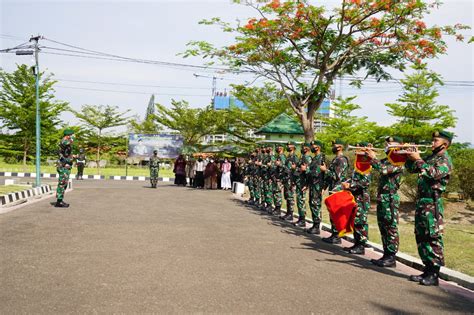 Pangkostrad letjen tni besar harto karyawan, s.h., m.tr (han), memberikan penghargaan atas aksi heroik tujuh prajurit kostrad, yang menyelamatkan penumpang kapal leuser. Pangkostrad Kunjungi Batalyon Zipur 9 Kostrad : Kostrad