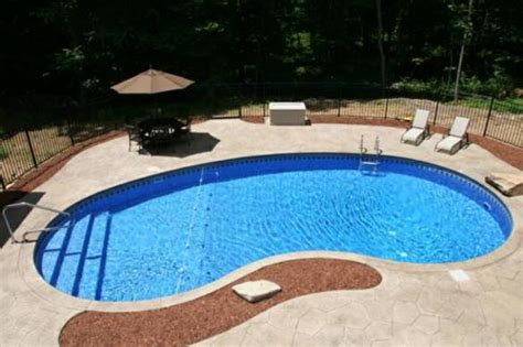 As the name implies, this patio looks like a kidney bean and offers enough space to dine outdoors with the family and friends. kidney shaped pool | Swimming Pool Quotes
