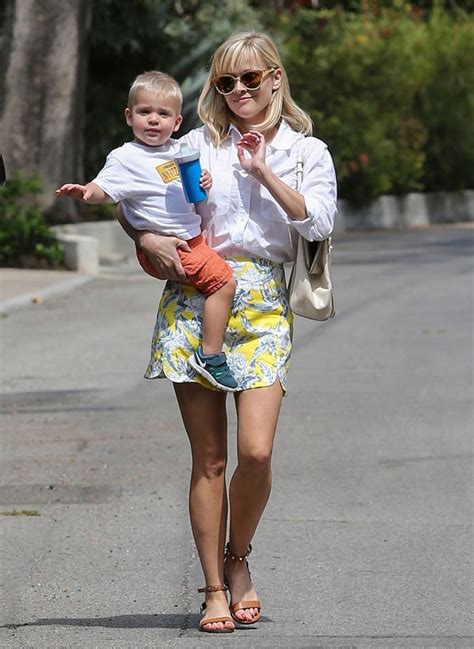 Reese Witherspoon And Her Adorable Son Tennessee Head To Baby Class Photos Celeb Baby Laundry