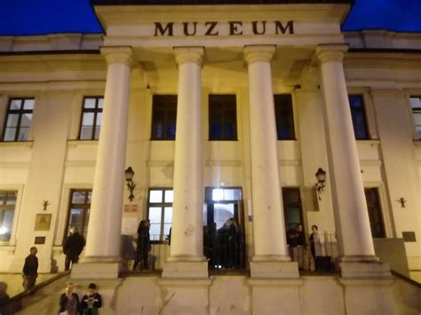Z uwagi na epidemię koronawirusa liczba zwiedzających wystawy została ograniczona. Noc Muzeów 2021 - DATA, PROGRAM, ATRAKCJE. Co się będzie działo? - ESKA.pl
