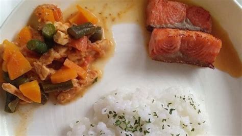 100 gram seledri mengandung zat kalsium 50 miligram dan 40 gram fosfor. Resep Nasi Tim Salmon Goreng untuk Bayi 10 Bulan : Okezone ...