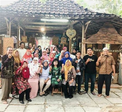 Selanjutnya yang perlu diperhatikan dalam penulisan. Perbedaan UKM Dan UMKM - Kompasiana.com