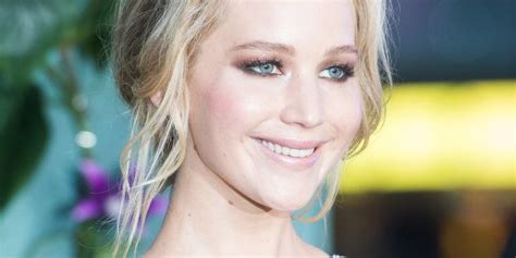 Jennifer Lawrence éblouissante Dans Sa Robe Argentée Le Huffpost