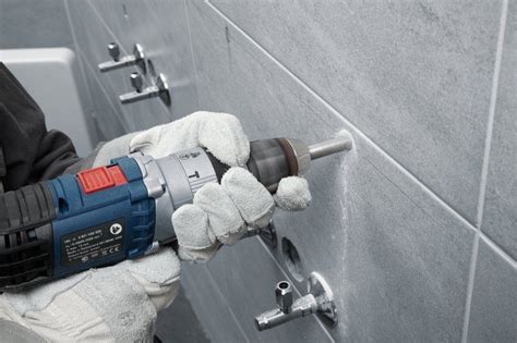 Wenn sie die fliese durchdrungen haben, können sie wenn nötig den schlag. Warum werden Bohrer mit Diamanten versehen? | Bohrer ...