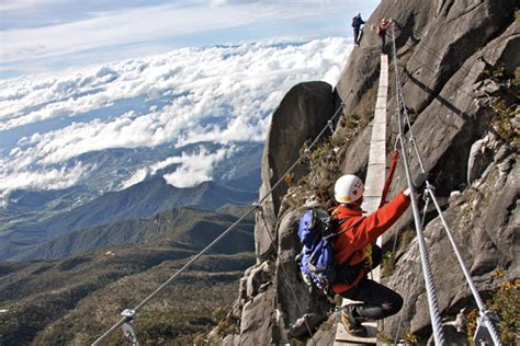 Hey guys!this vlog shows the experience of me hiking up mount kinabalu on 8 april to 9 april.the climb up mount kinabalu was a really tiring one. Climb to the peak of Mount Kinabalu