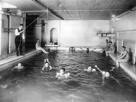 Swimming Lessons Take Place At The Rochester Ymca Looks Like Monroe Ave Pool To Me Ny