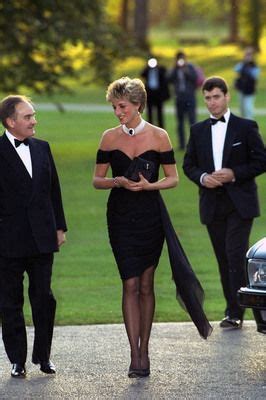 To diana, the black taffeta gown spelled glamour. Princess Diana | Lady, Diana spencer, Idee di moda