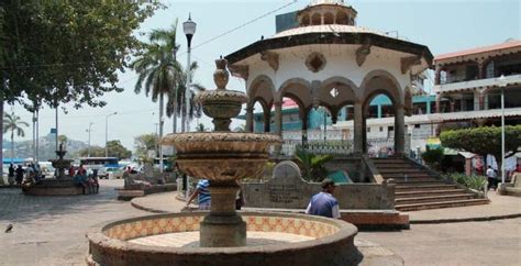 Acapulco kids club hizmete girdi! Zocalo De Acapulco Acapulco - Información de Plazas en ...
