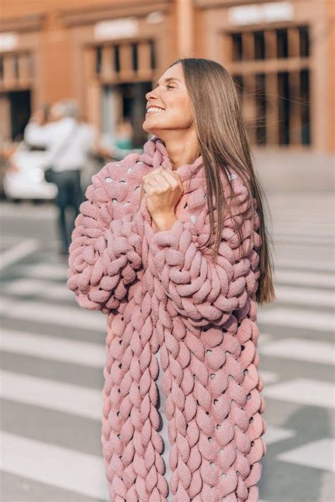 Cozy on up in this chunky oversized knit cardigan. Pin by Pilli Paulinio on Pink Cardigan | Chunky knit ...