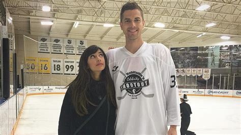 Hannah Simone Secretly Married And Pregnant With Jesse Giddings Baby