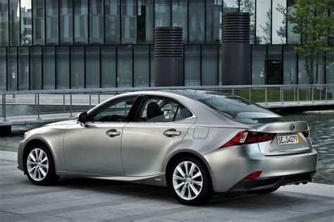 Lexus IS 300h 25th Edition Car Technical Specifications