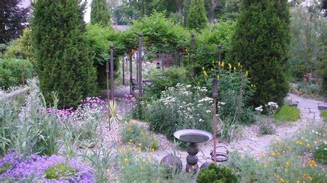 Garden Housecalls - A No-Water Garden