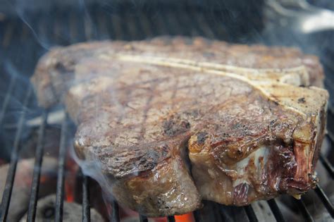 Steakhouse steak oven cooking cooking tips cooking recipes cooking steak healthy recipes · the florentine steak (called bistecca alla fiorentina or simply la bistecca) is a serious matter in. DA Porter House Steak trocken gereift vom oberbayrischen ...