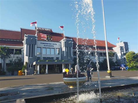 Pemkot Surabaya Minta Gedung Tepi Jalan Nyalakan Lampu Ini Alasannya