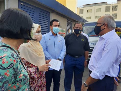 Begitulah keadaan ppr taman putra damai, lembah subang yang serba daif, kotor, bocor sana sini, berbau langsung tidak selamat diduduki penduduk. KDEB Waste Management - PEMBERSIHAN DI PPR LEMBAH SUBANG 1